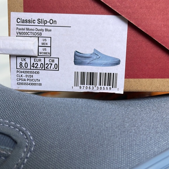 Van’s WMNS Classic Slip-On
Pastel Mono Dusty Blue
VN000CT5DSB
Sneakers - Picture 16 of 16